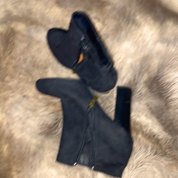 Black suede ankle boot thick 5” boot w/zipper on side - Picture 1 of 1